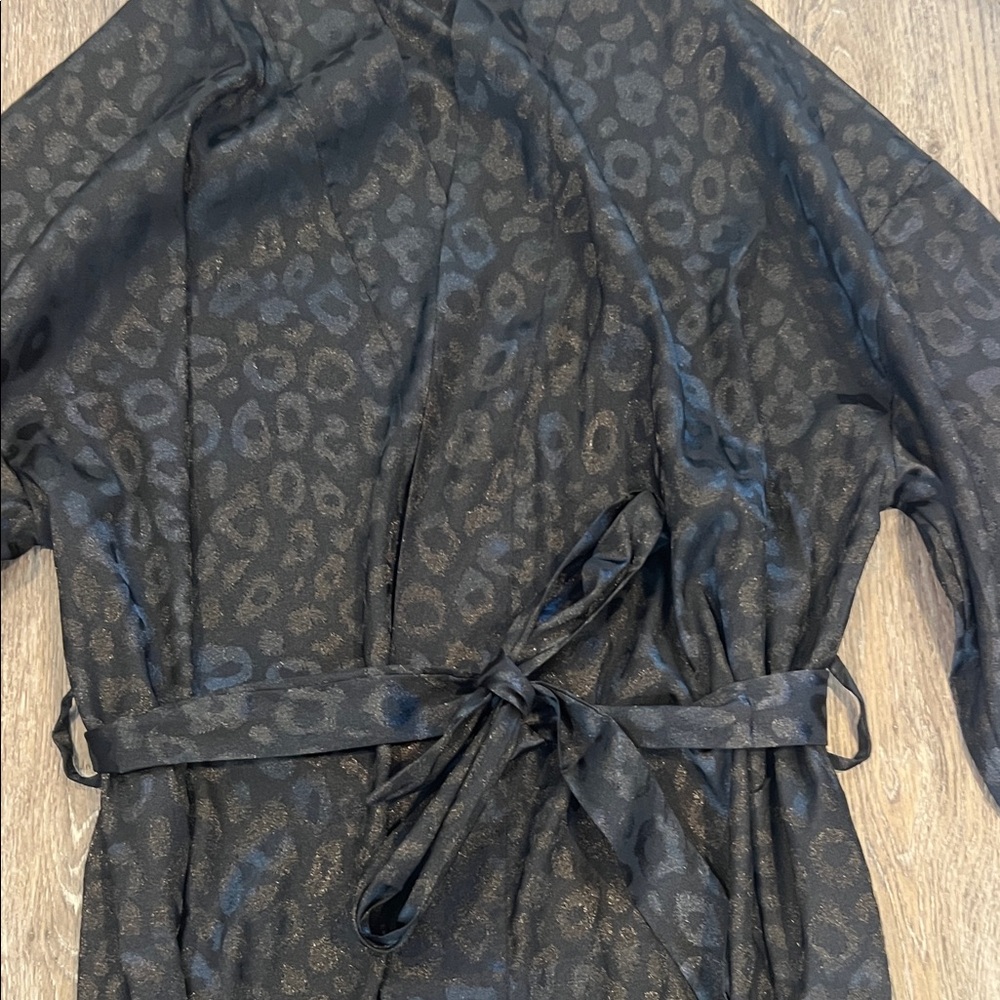 Amazon Essentials Black Patterned Women's Robe - Picture 3 of 5